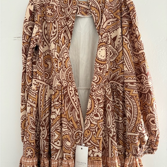 Tolavita Long Sleeve Paisley Maxi Dress in Tan and Cream | Tolavita Modest Maxi - Picture 7 of 12